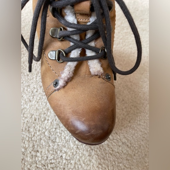 Sherpa Lines Leather Booties - Picture 4 of 11